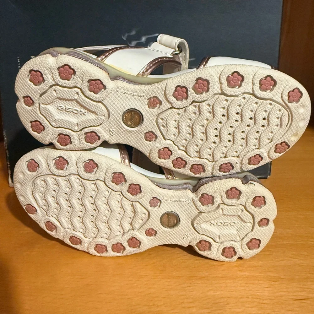Geox Girls Pearlized Leather Sandals in Cream and Pink